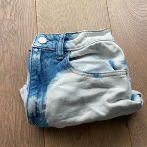 pacsun tie die mom shorts in a size 26
